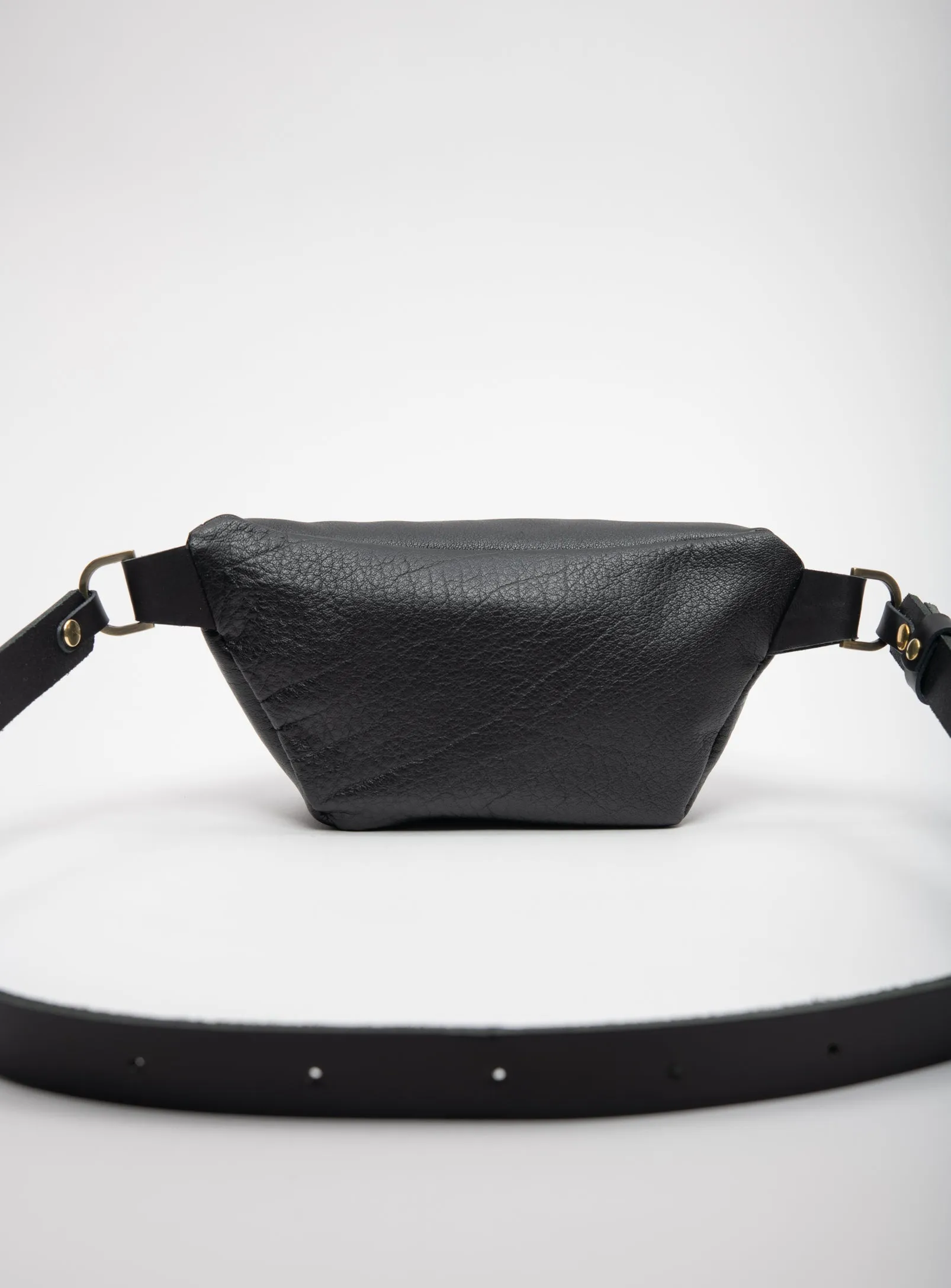 Leather fanny pack MUSA model