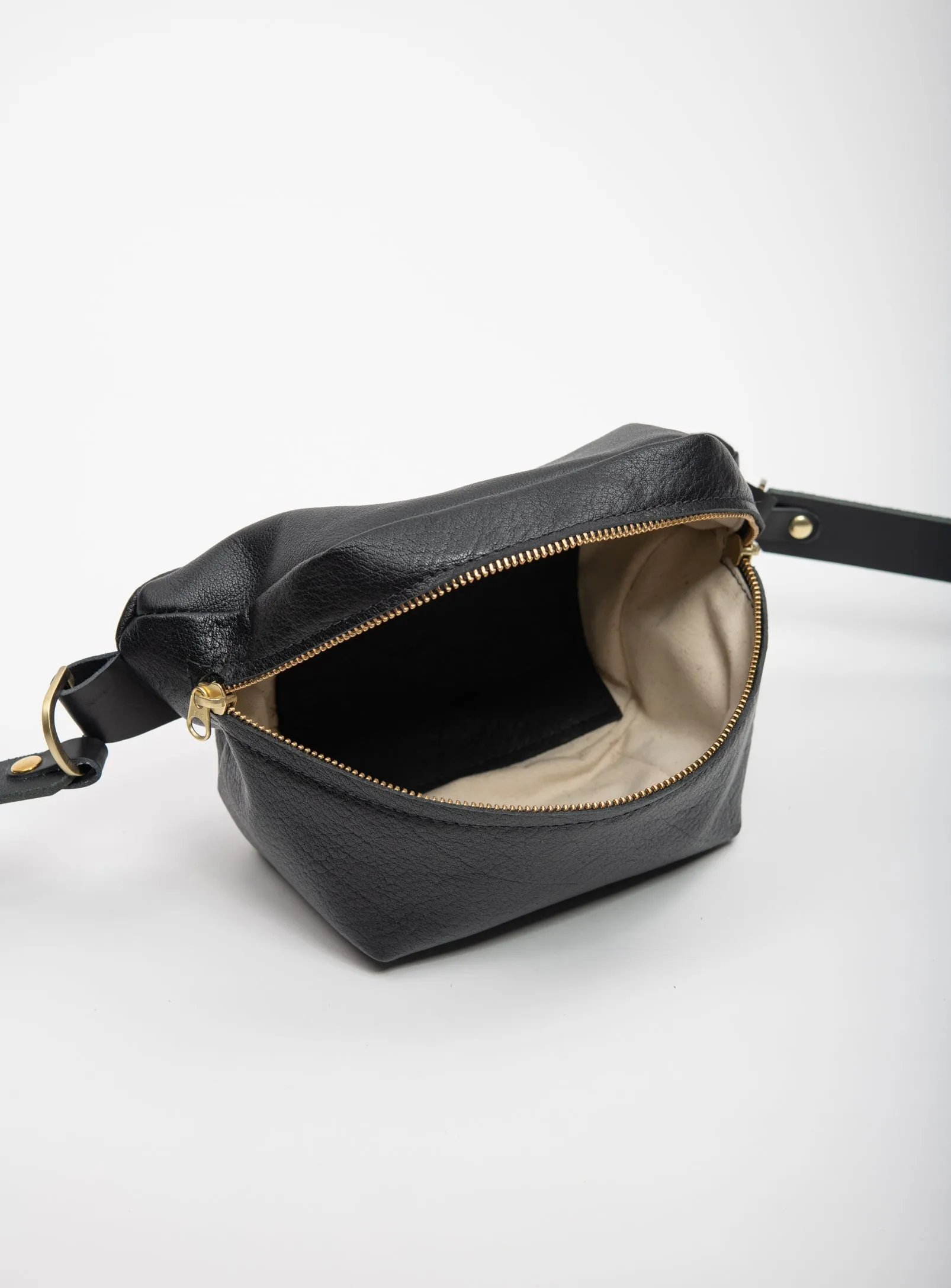 Leather fanny pack MUSA model