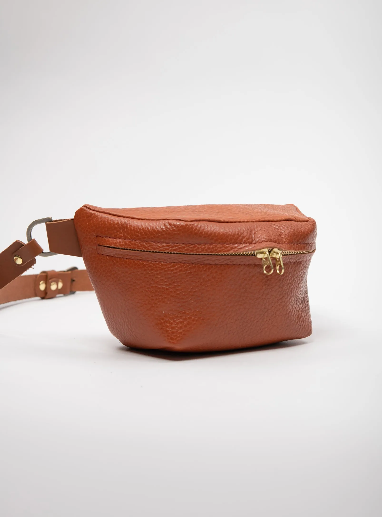 Leather fanny pack MUSA model