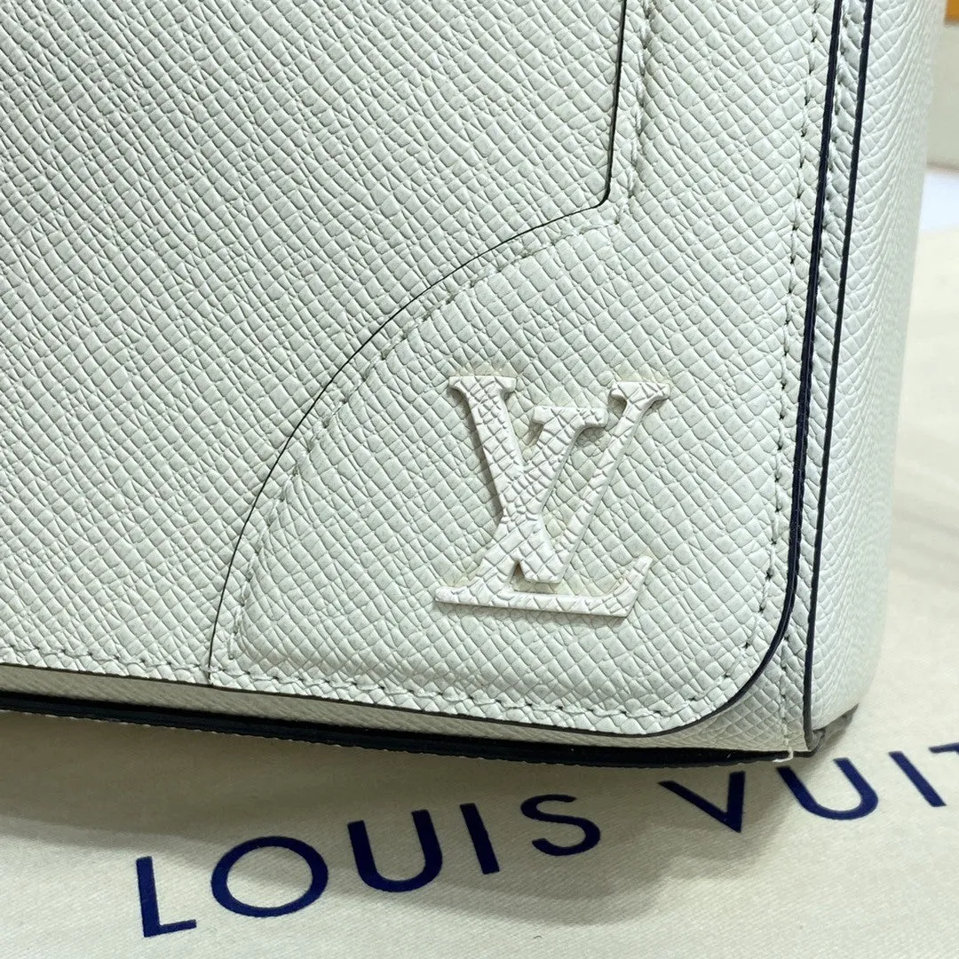 LV New Flap Messenger Bag Taiga White For Men, Bags, Shoulder And Crossbody Bags 11.1in/28.3cm LV 