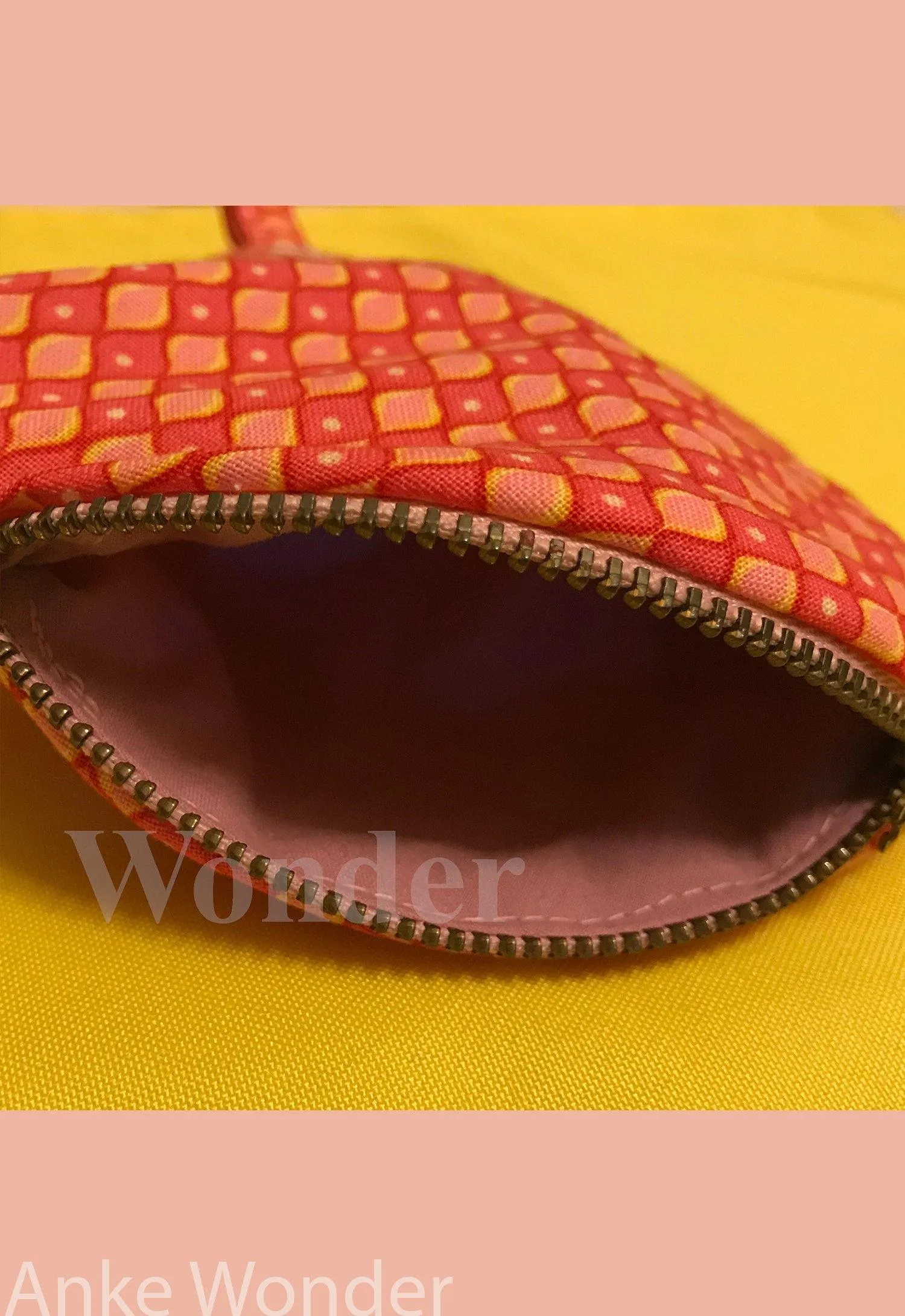 Red Geometric Heart Purse Zipper Closure