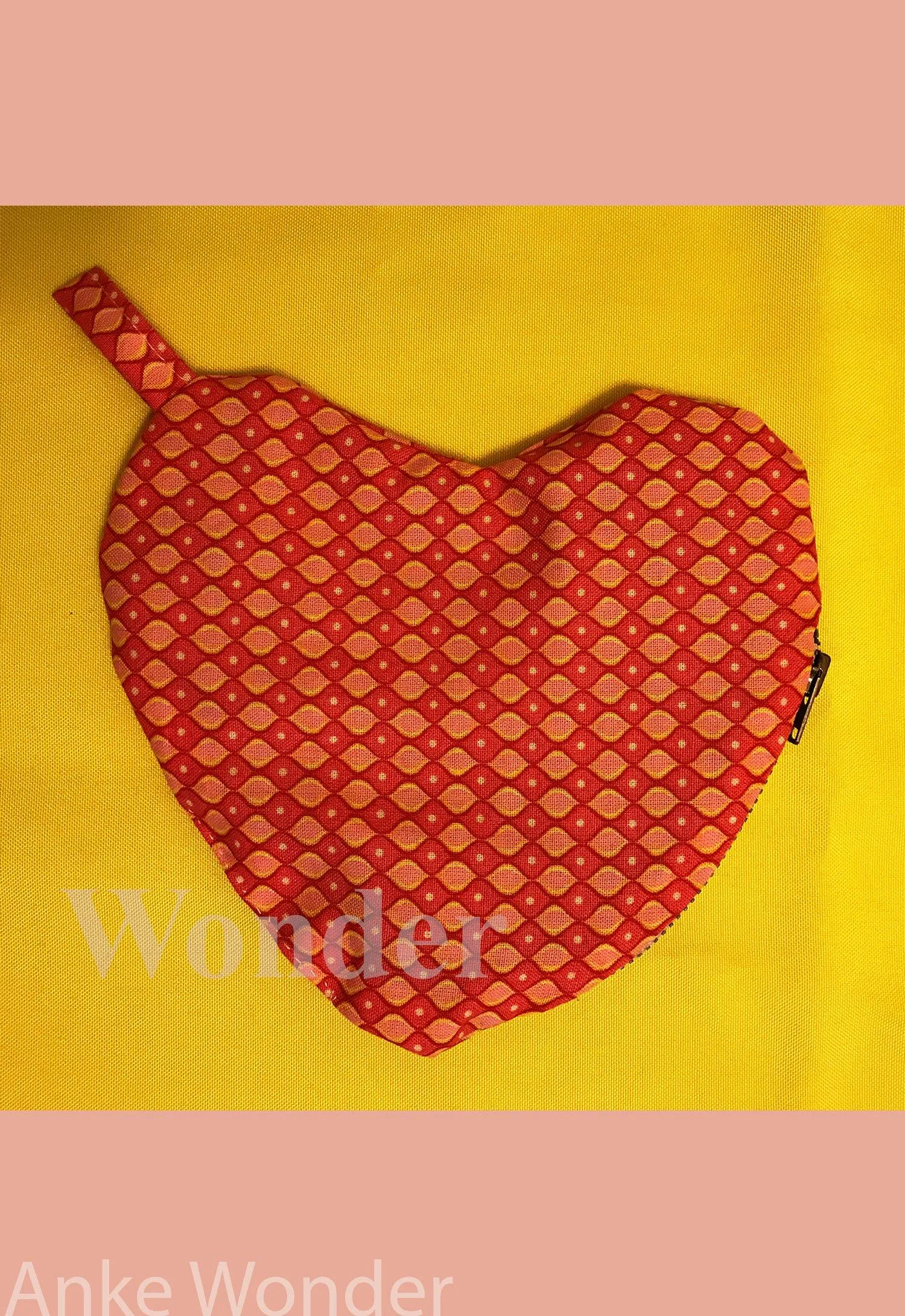 Red Geometric Heart Purse Zipper Closure