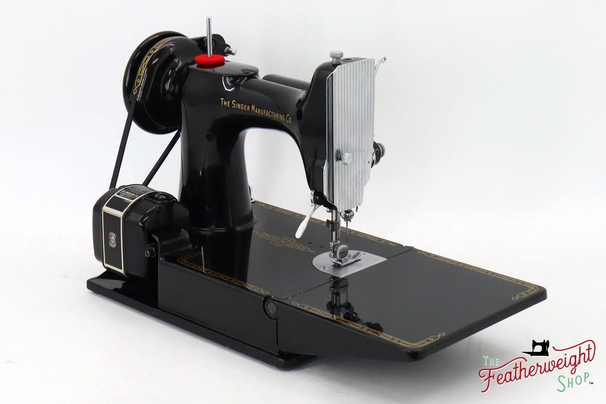 Singer Featherweight 221 Sewing Machine, AM660*** - 1957