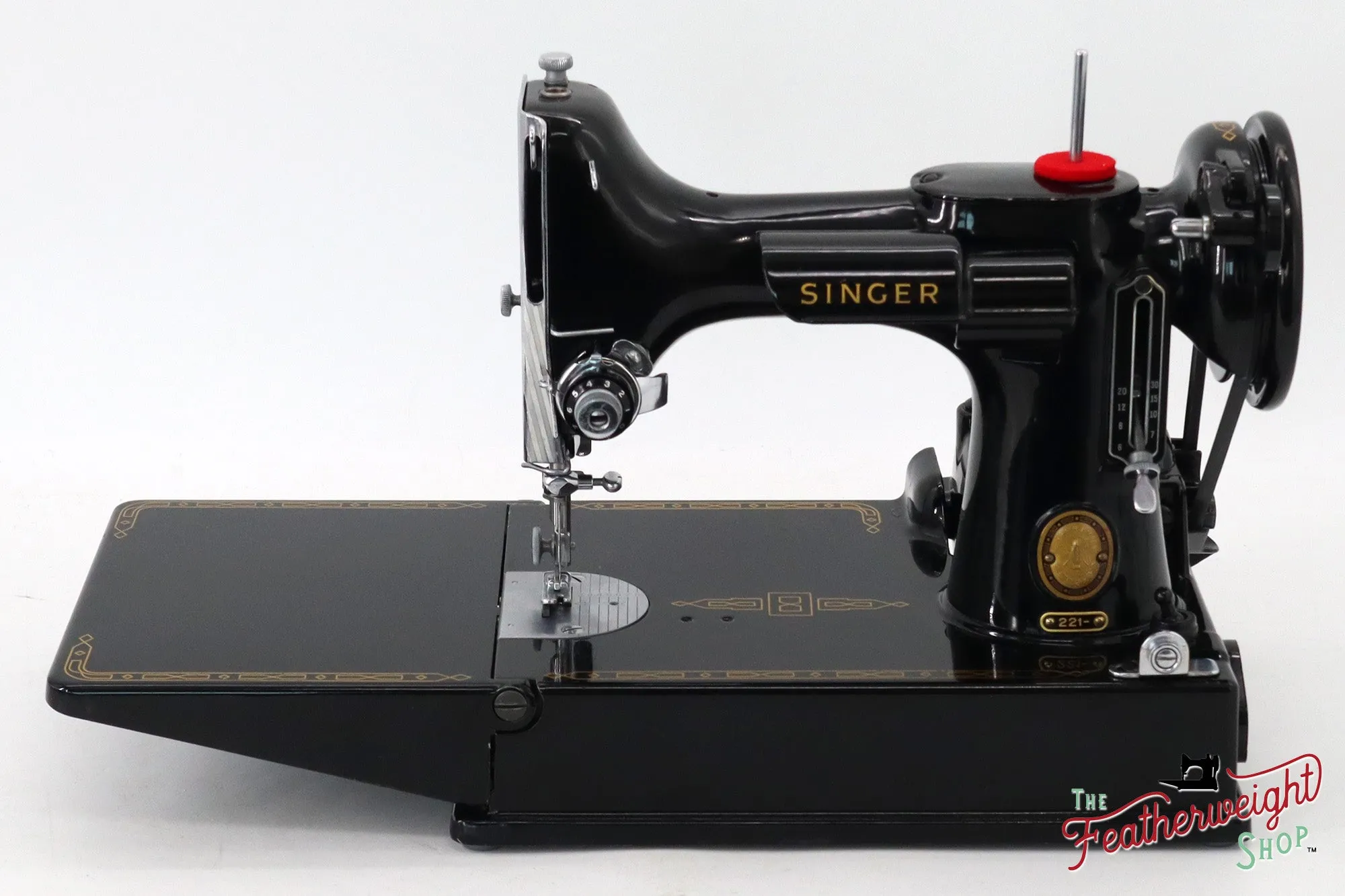 Singer Featherweight 221 Sewing Machine, AM660*** - 1957