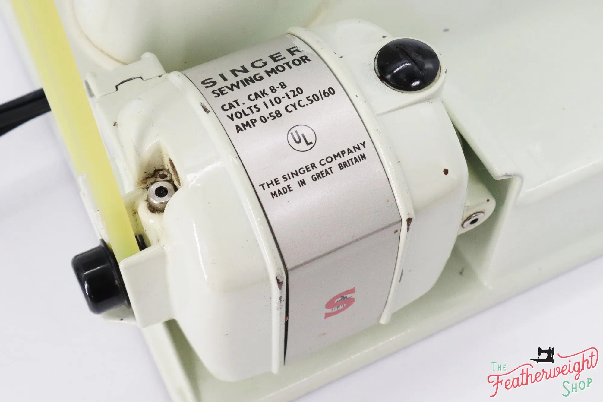 Singer Featherweight 221 Sewing Machine, WHITE - EV915***