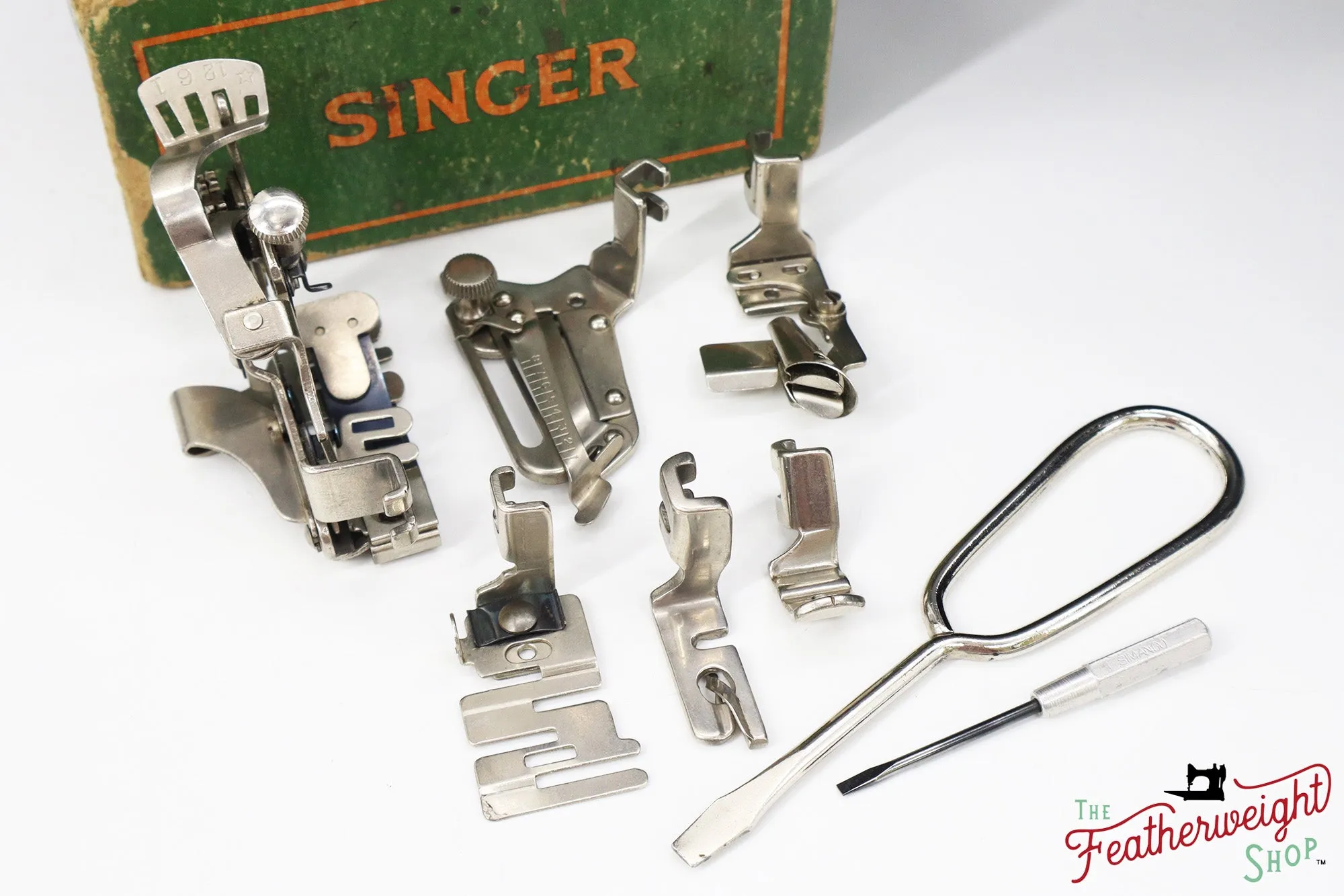 Singer Featherweight 221K Sewing Machine, 1948 - EE808***