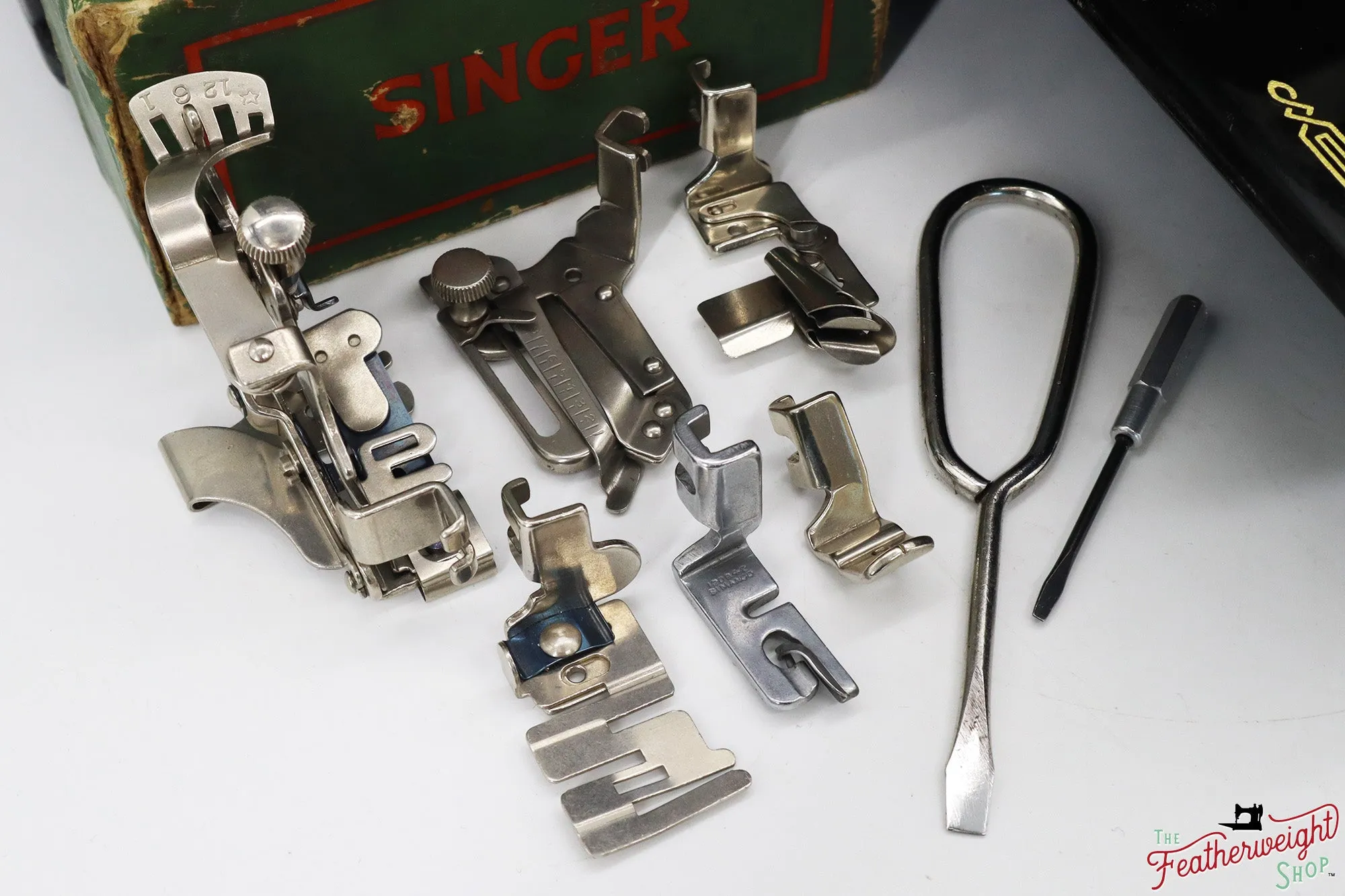 Singer Featherweight 221K Sewing Machine, 1952 - EH376***