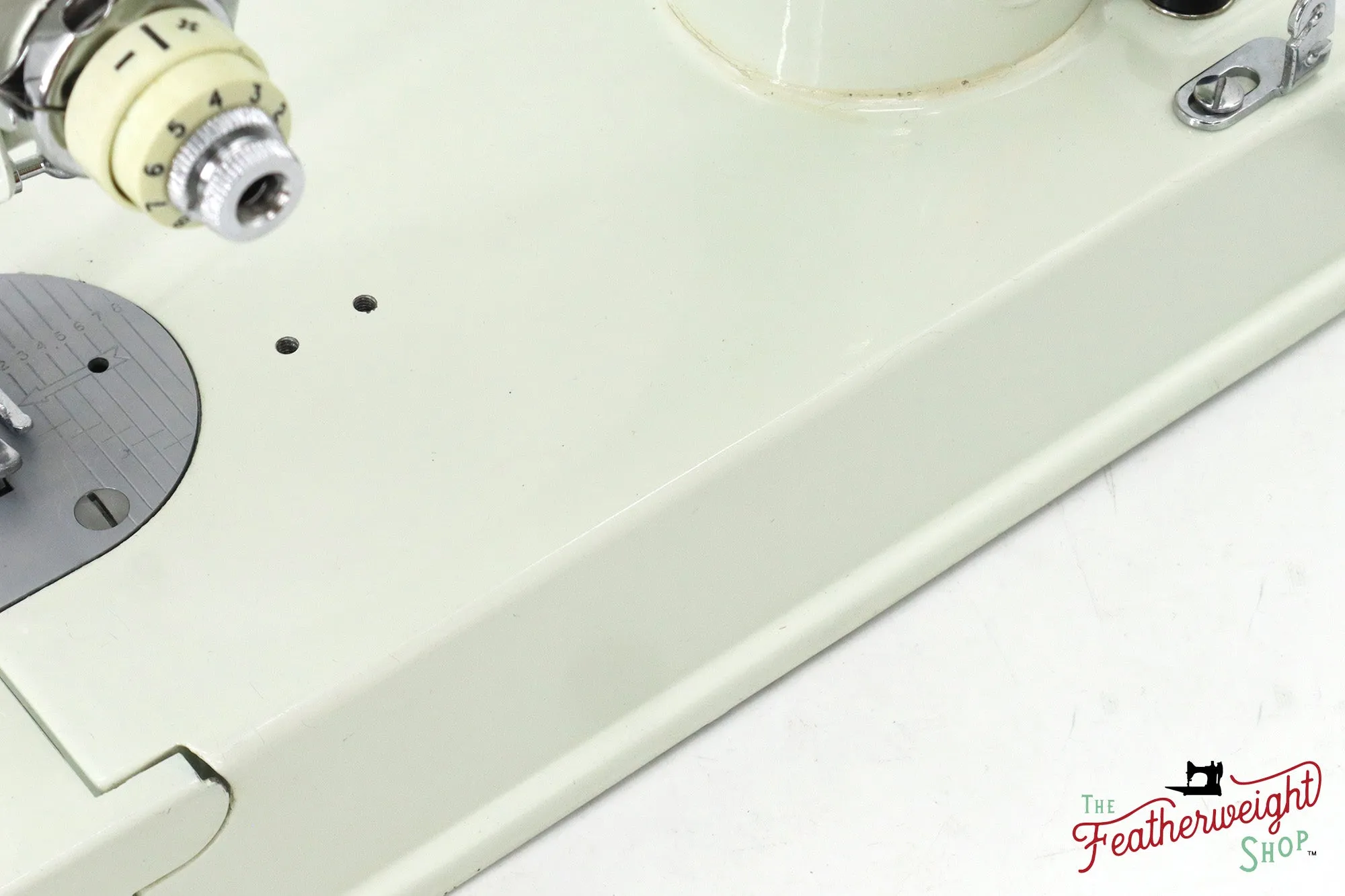 Singer Featherweight 221K Sewing Machine, WHITE - EV99384*