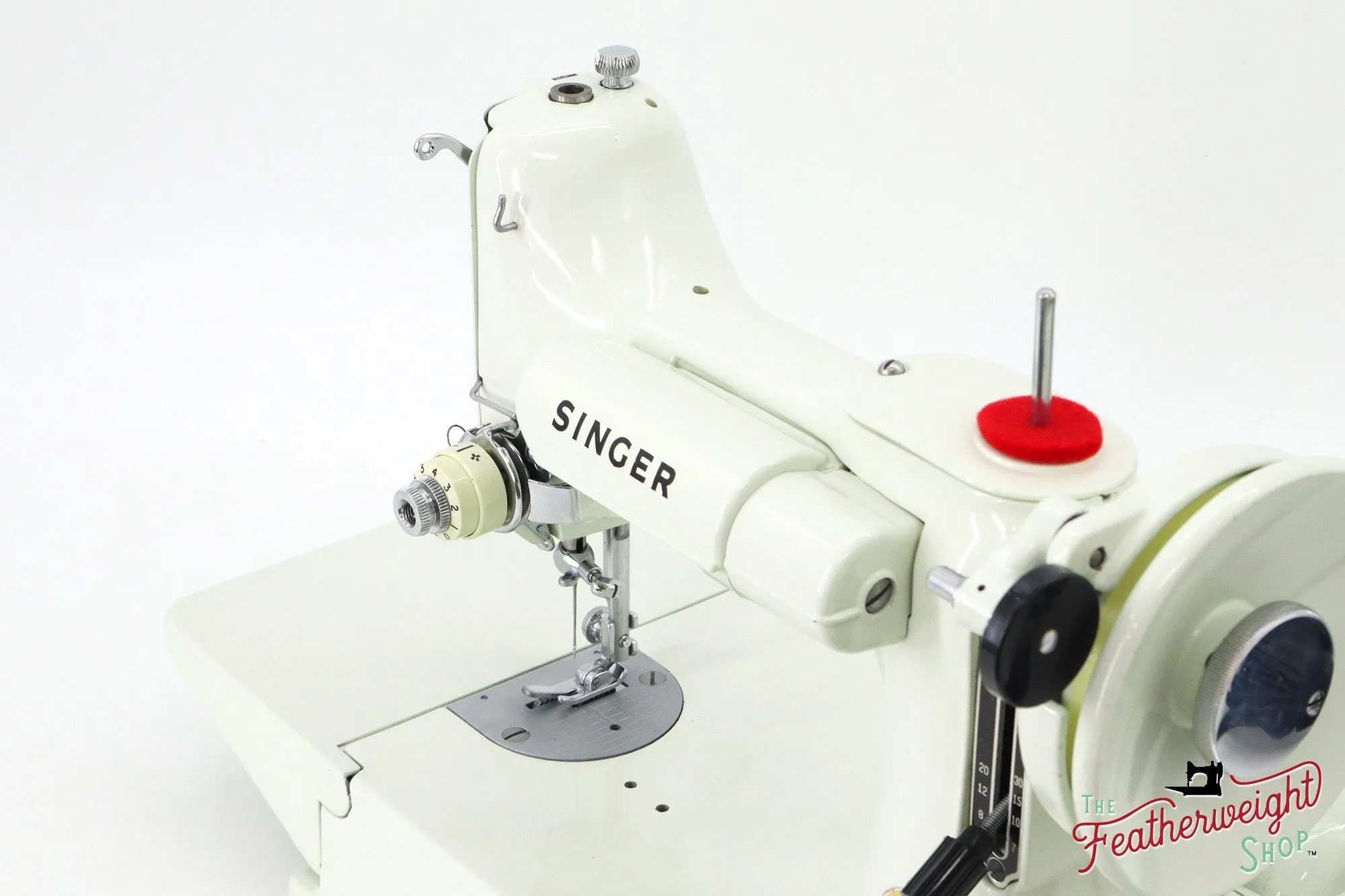 Singer Featherweight 221K Sewing Machine, WHITE - EV99384*