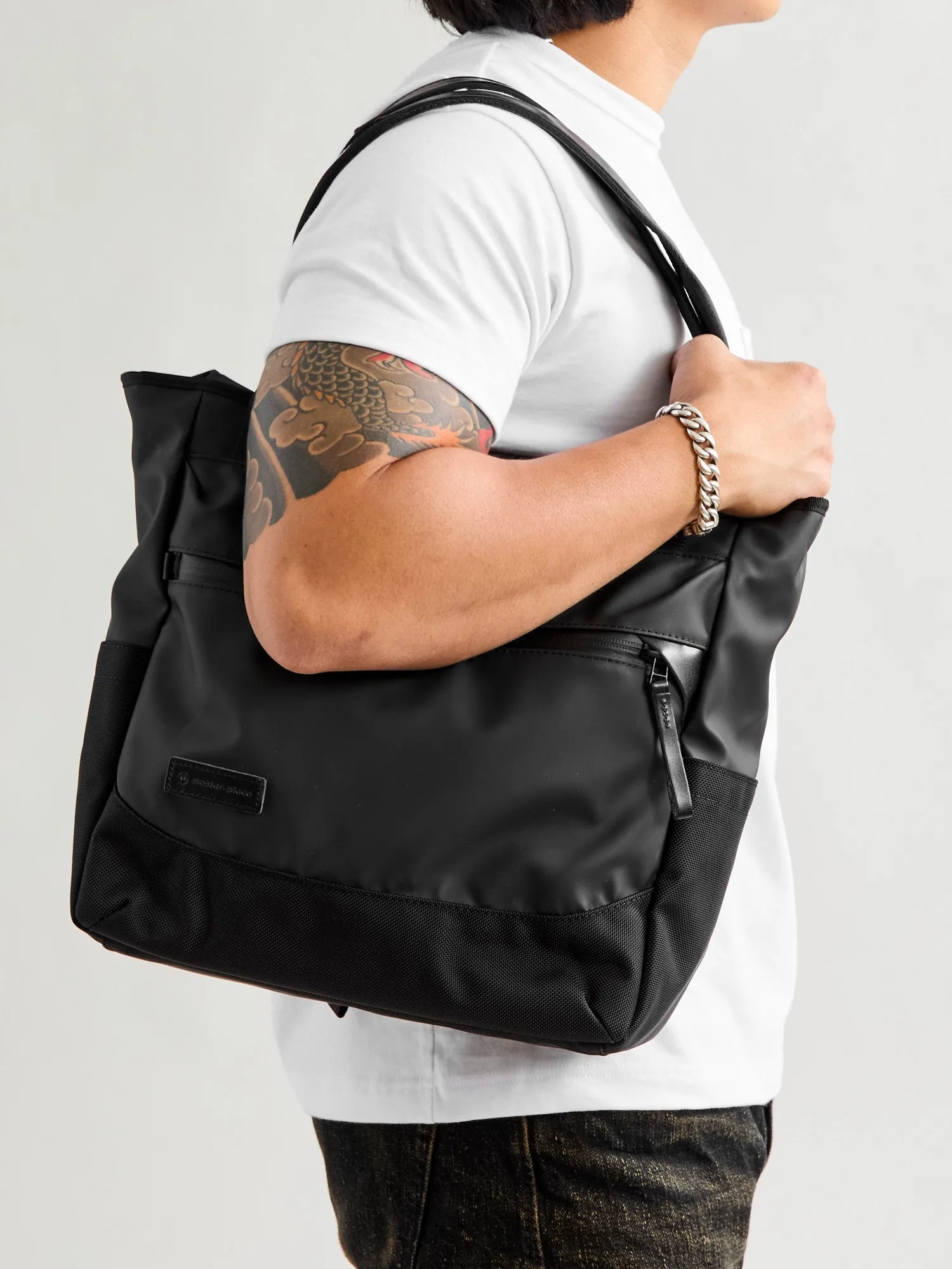 Slick Tote Bag in Black