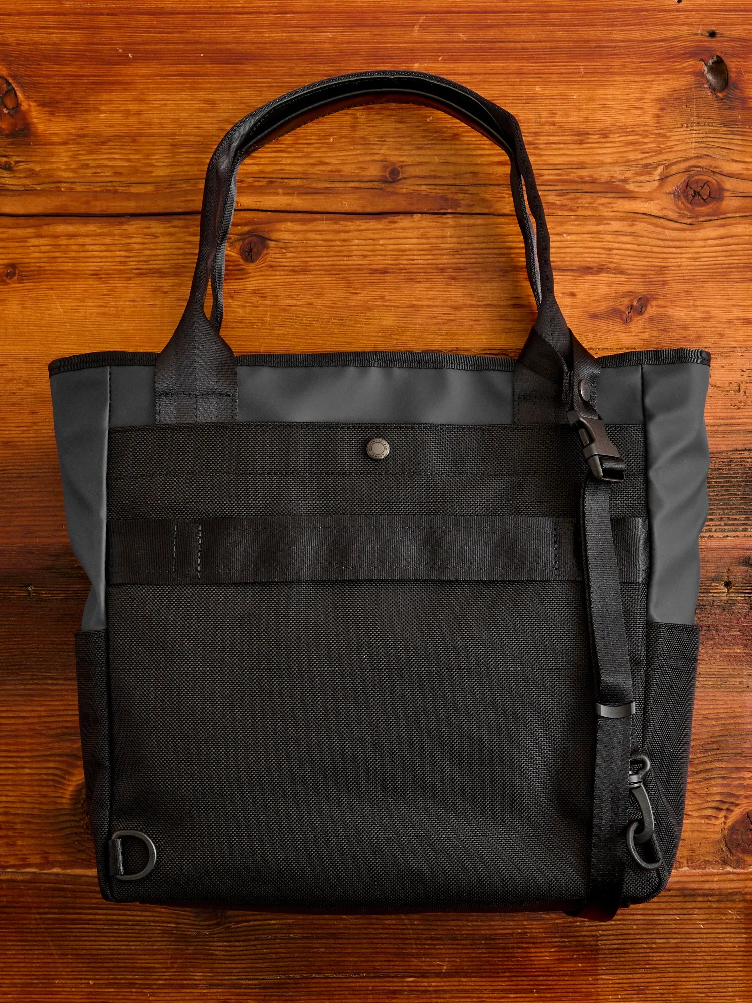 Slick Tote Bag in Black